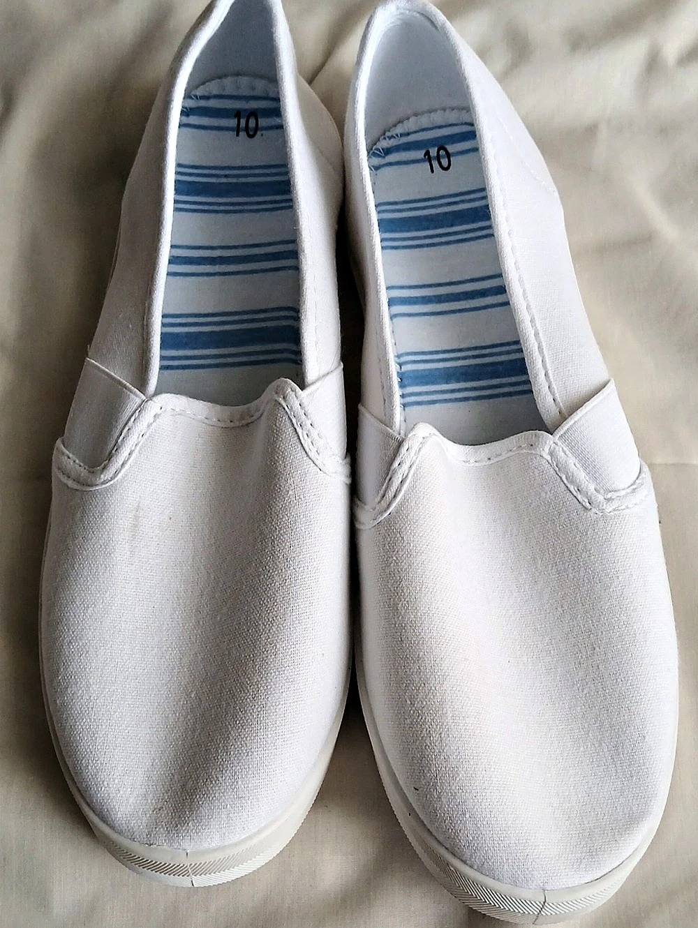 TOMS Women's White Slip-On Sneakers US 10